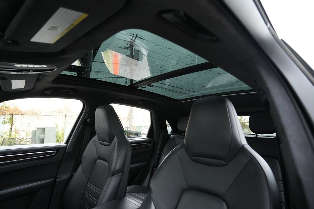 Used 2019 Porsche Cayenne Turbo AWD/4WD image 28