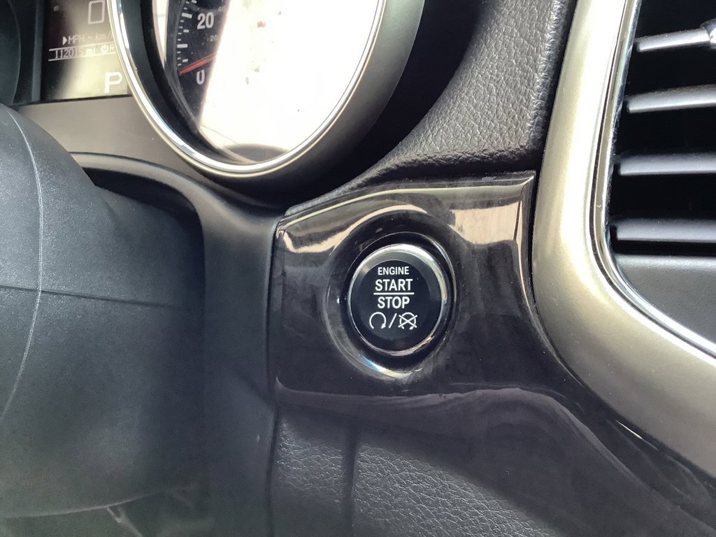 Used 2013 Jeep Grand Cherokee Laredo w/ Laredo E Group AWD/4WD image 16