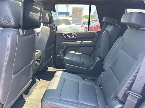 Used 2022 Chevrolet Tahoe Z71 w/ Luxury Package AWD/4WD image 13