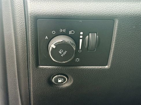 Used 2019 Jeep Grand Cherokee Altitude image 9