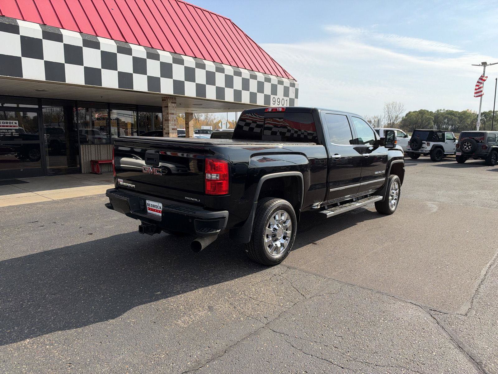 Used 2017 GMC Sierra 2500 Denali w/ Suspension Package, Off-Road AWD/4WD image 7