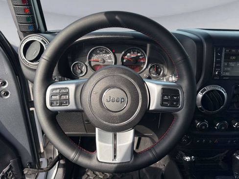 Used 2015 Jeep Wrangler Unlimited Rubicon image 24