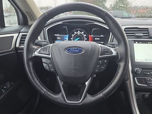 Used 2017 Ford Fusion SE w/ Equipment Group 202A image 14