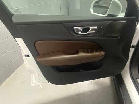 Used 2024 Volvo V60 B5 Cross Country Plus image 7