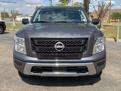 Used 2023 Nissan Titan SV w/ SV Convenience Package image 3