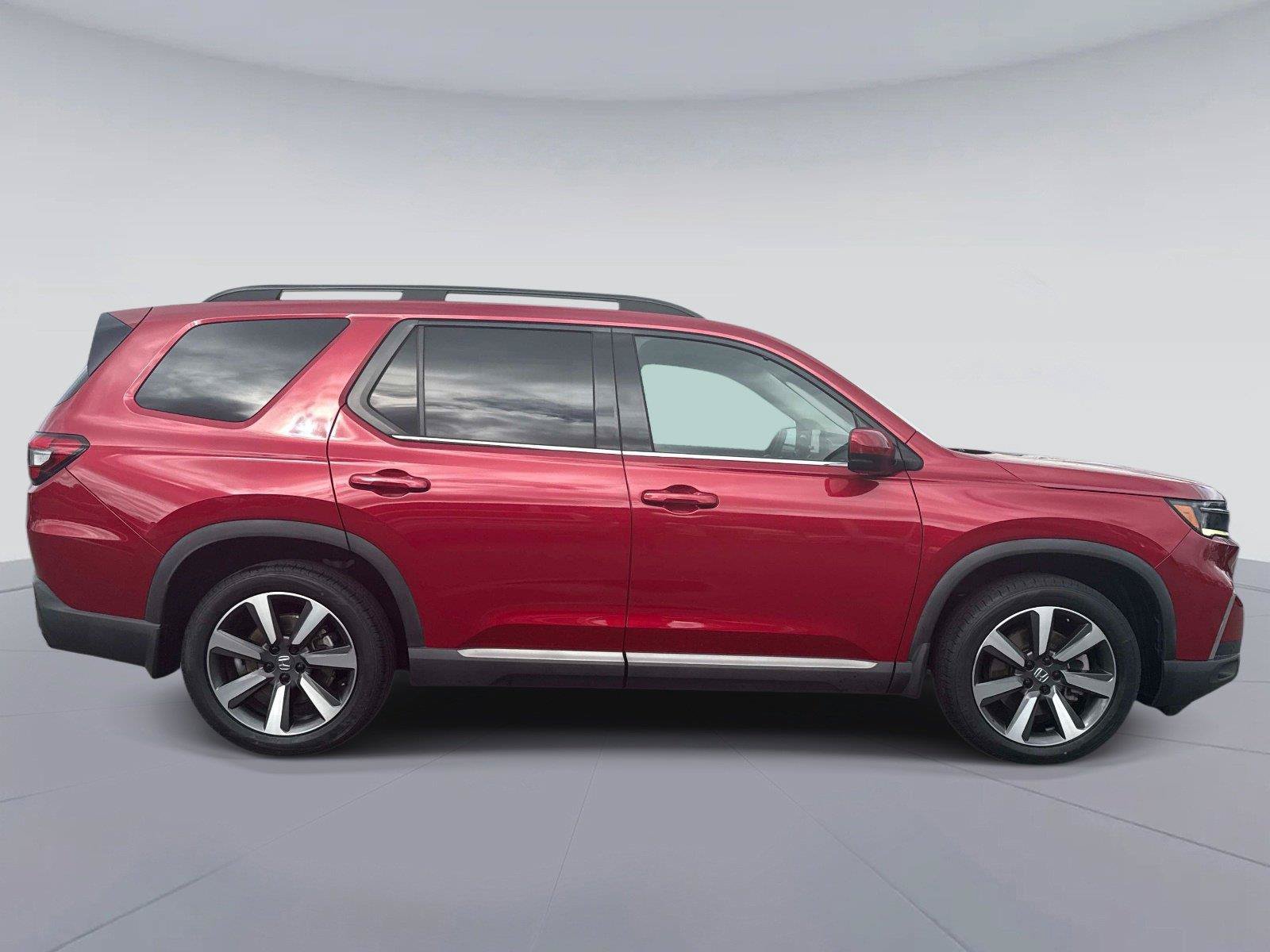 Certified 2023 Honda Pilot Touring image 2