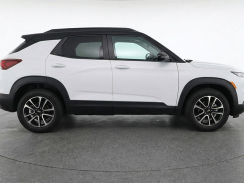 Used 2025 Chevrolet TrailBlazer LT FWD image 9