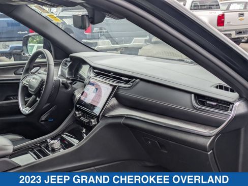Used 2023 Jeep Grand Cherokee Overland w/ Luxury Tech Group IV AWD/4WD image 38