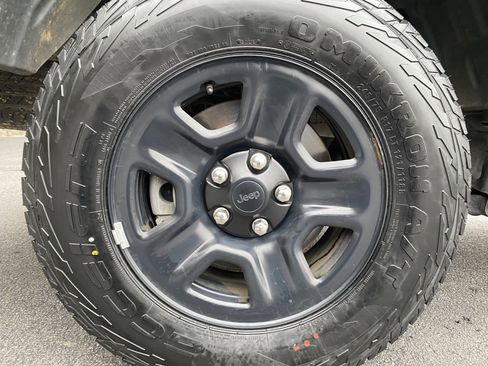 Used 2022 Jeep Gladiator Sport image 39