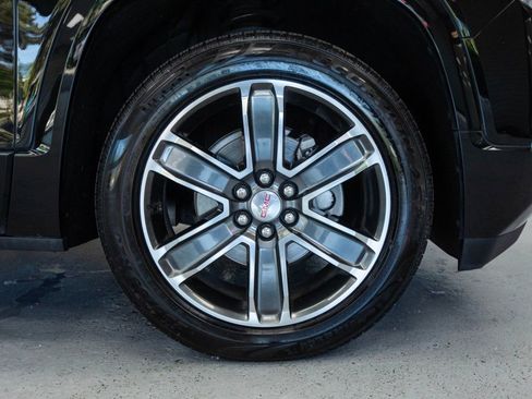 Used 2017 GMC Acadia Denali w/ Technology Package AWD/4WD image 11