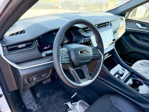 New 2026 Jeep Grand Cherokee Altitude AWD/4WD image 11