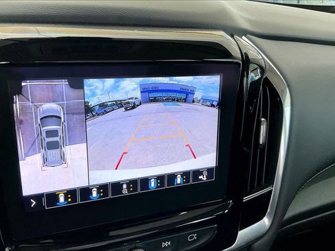 Used 2021 Chevrolet Traverse High Country FWD image 25