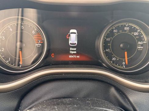 Used 2016 Jeep Cherokee Limited FWD image 9