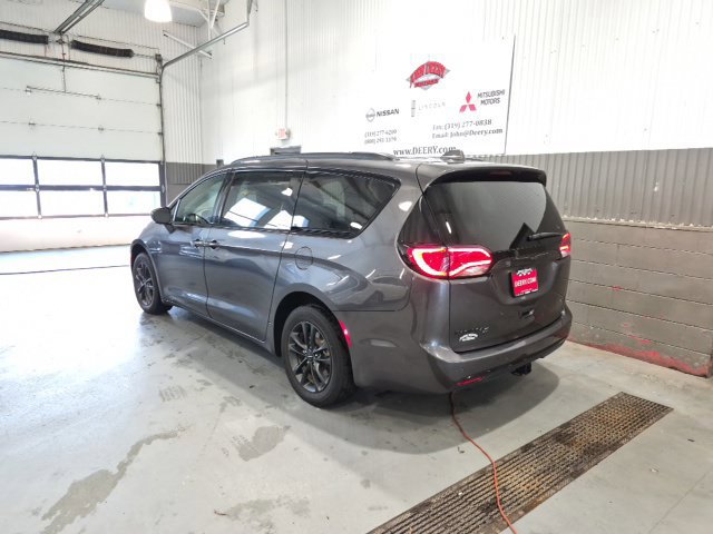 Used 2020 Chrysler Pacifica Touring-L AWD/4WD image 5