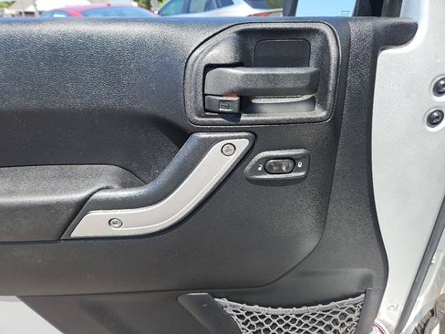 Used 2012 Jeep Wrangler Sahara w/ Connectivity Group AWD/4WD image 16