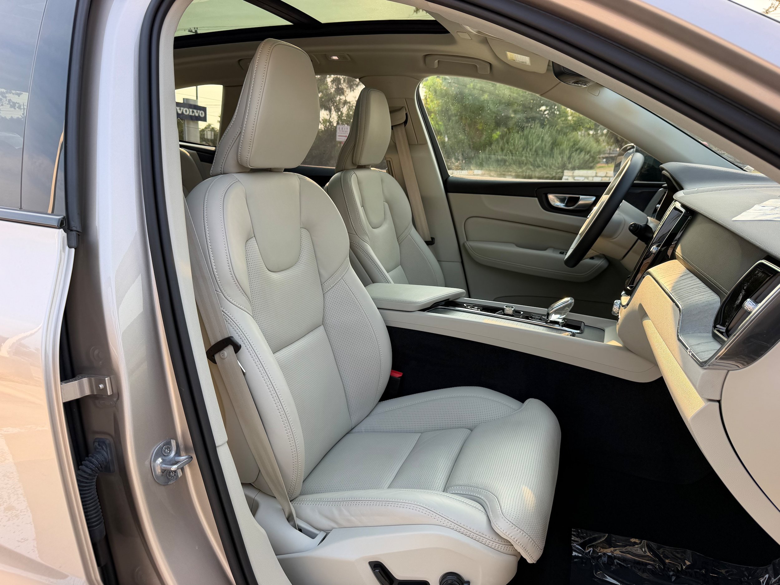 Certified 2024 Volvo XC60 B5 Ultimate AWD/4WD image 10