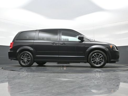 Used 2017 Dodge Grand Caravan GT FWD image 32