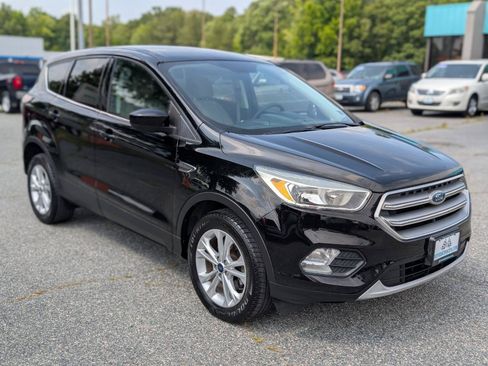Used 2017 Ford Escape SE FWD image 9
