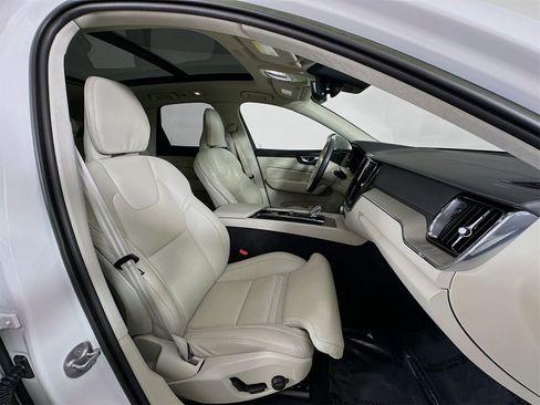 Used 2023 Volvo XC60 B6 Ultimate w/ Protection Package Premier image 29