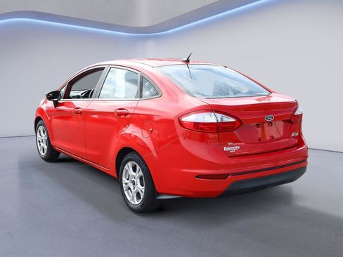 Used 2015 Ford Fiesta SE w/ Comfort Package FWD image 5
