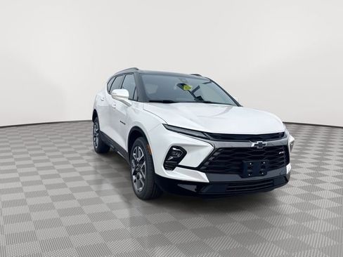 Used 2025 Chevrolet Blazer RS w/ Enhanced Convenience Package AWD/4WD image 3