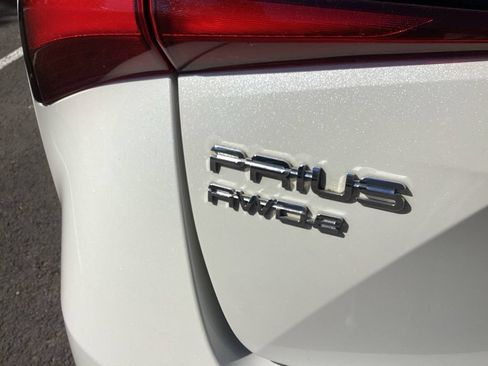 Used 2020 Toyota Prius LE AWD/4WD image 10