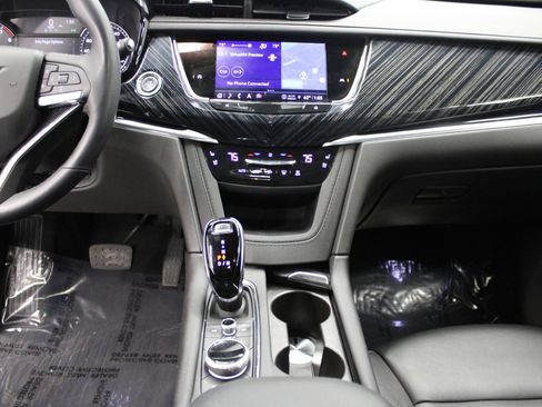 Certified 2024 Cadillac XT6 Premium Luxury image 28