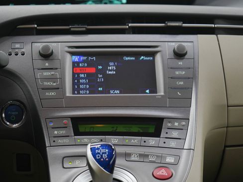 Used 2015 Toyota Prius Two FWD image 16