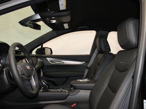 New 2025 Cadillac XT5 Luxury image 4