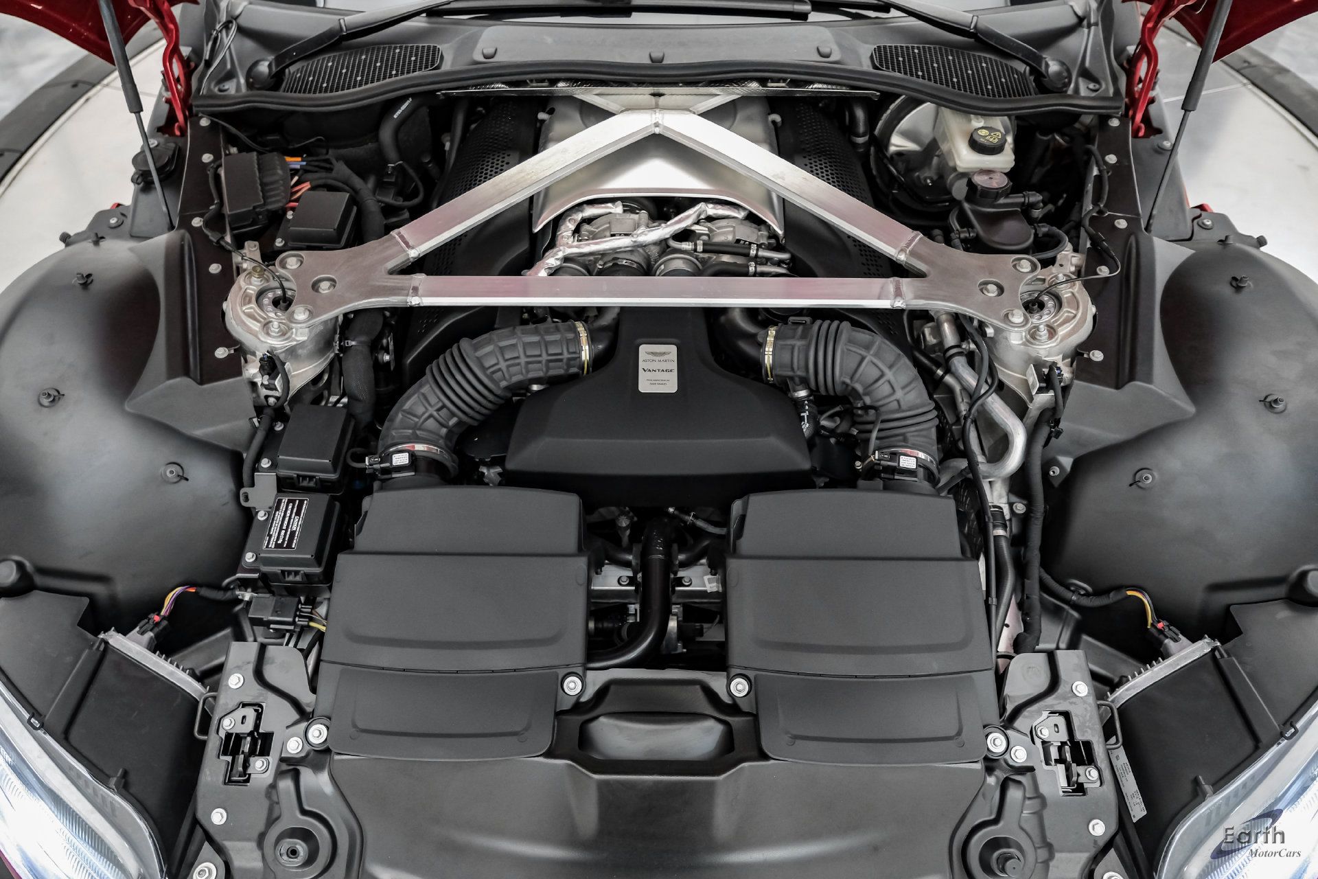 Used 2019 Aston Martin V8 Vantage Coupe RWD image 4