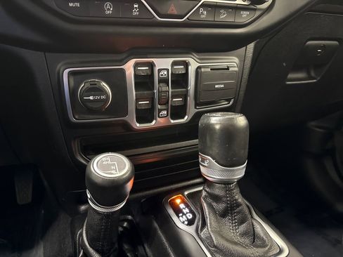 Used 2020 Jeep Wrangler Unlimited Sahara AWD/4WD image 24