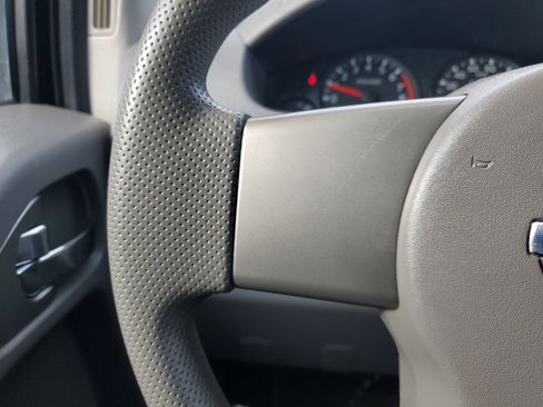 Used 2011 Nissan Frontier SV image 17