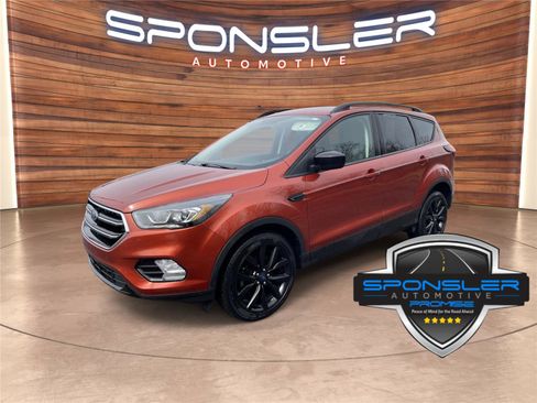 Used 2019 Ford Escape SE image 1