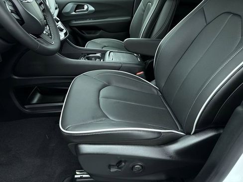 New 2026 Chrysler Pacifica Limited image 20
