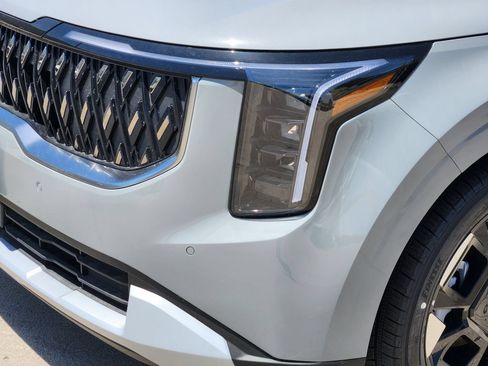 New 2026 Kia Carnival EX FWD image 8
