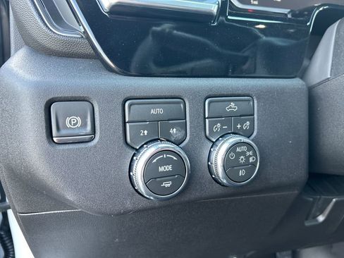 New 2026 GMC Sierra 1500 Elevation image 19