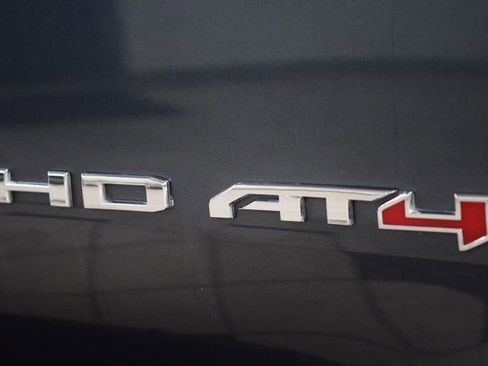 Used 2020 GMC Sierra 2500 AT4 w/ Technology Package image 15