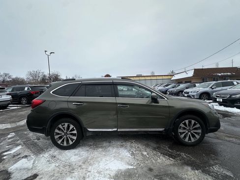 Used 2018 Subaru Outback 3.6R Touring image 3