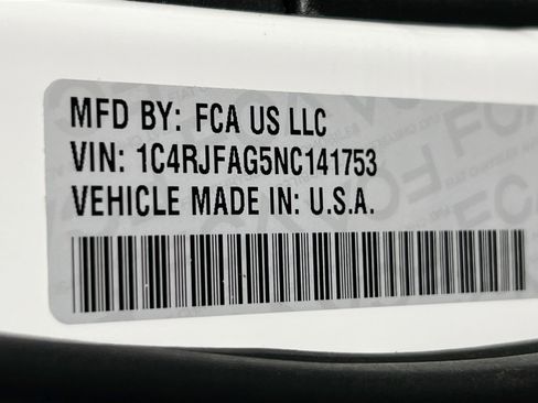 Used 2022 Jeep Grand Cherokee Laredo X image 32