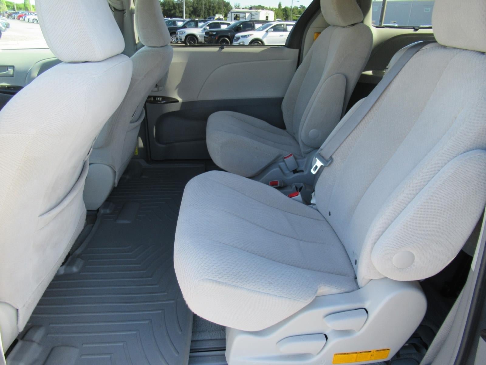 Used 2011 Toyota Sienna LE FWD image 34