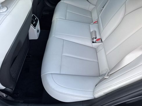 Used 2025 Genesis G70 2.5T image 16