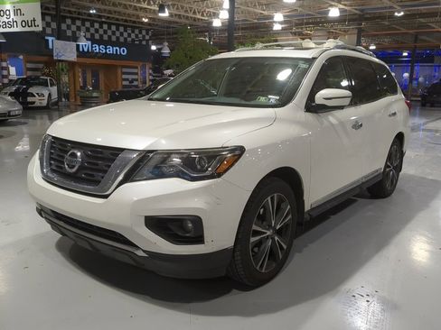 Used 2018 Nissan Pathfinder Platinum image 1