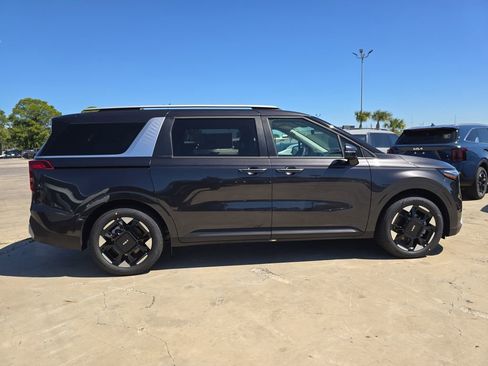 New 2026 Kia Carnival EX image 9