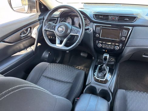 Used 2020 Nissan Rogue SV FWD image 15