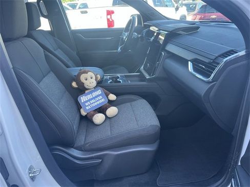 Used 2025 GMC Acadia Elevation image 27