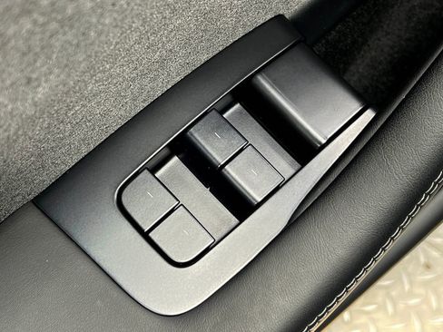 Used 2024 Tesla Model 3 Standard Range RWD image 17