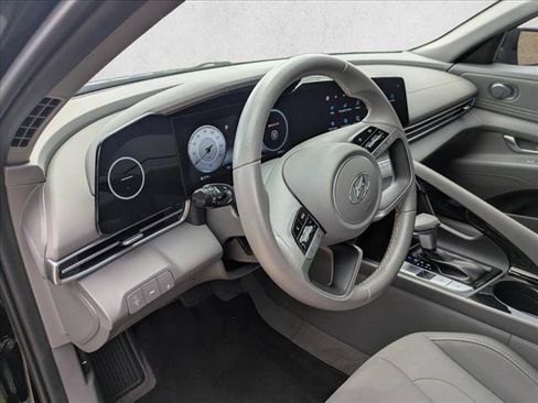 Used 2023 Hyundai Elantra SEL w/ Convenience Package FWD image 9