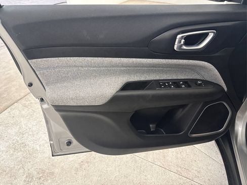 Used 2023 Jeep Compass Latitude AWD/4WD image 35