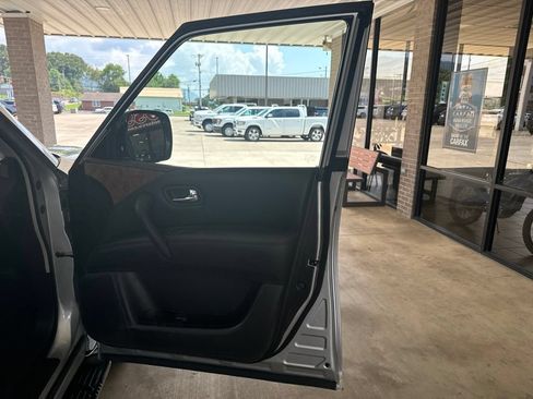Used 2021 Nissan Armada SL w/ Captain's Chairs Package AWD/4WD image 22