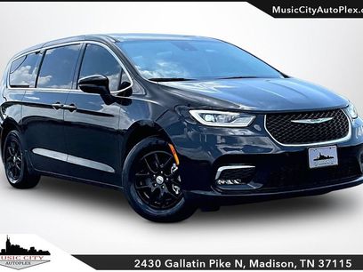 Used 2023 Chrysler Pacifica Touring-L